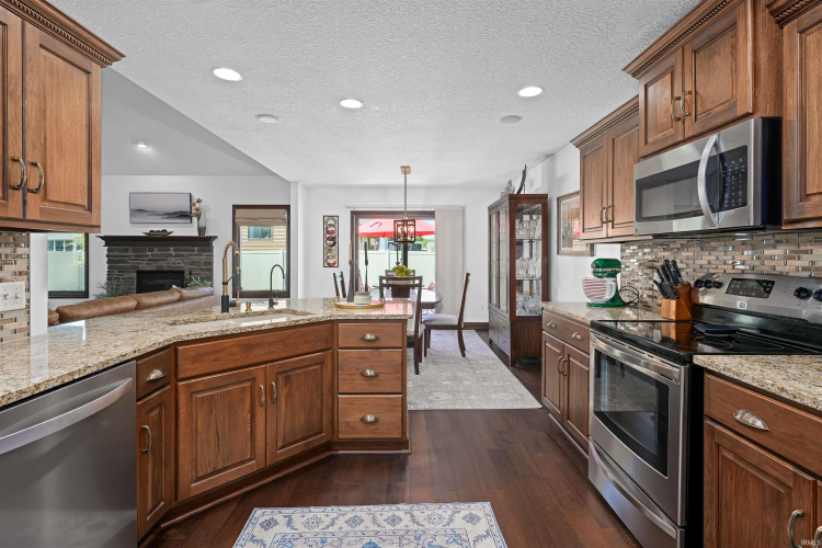 Listing Image 12