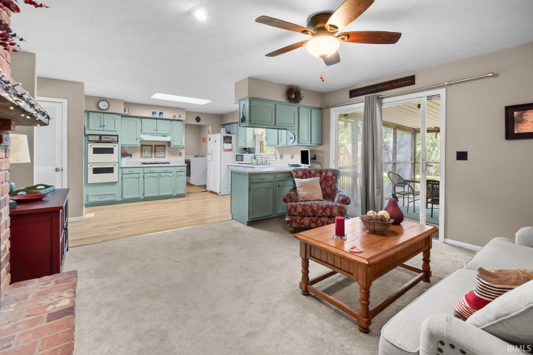 Listing Image 12