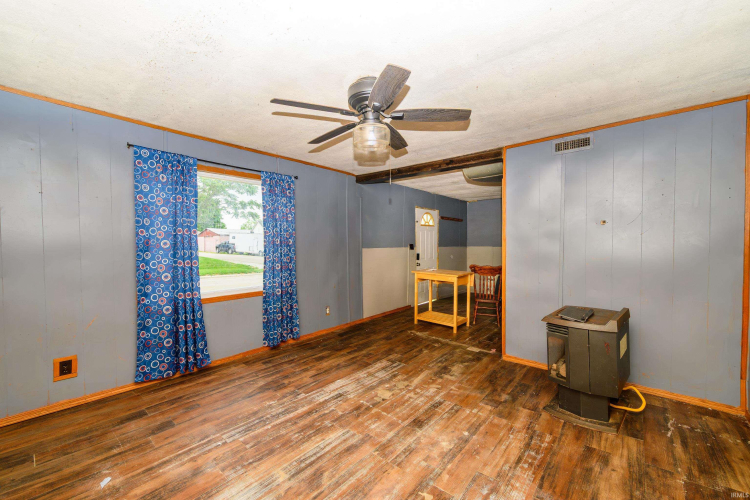 Listing Image 8