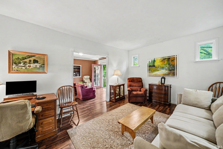 Listing Image 9
