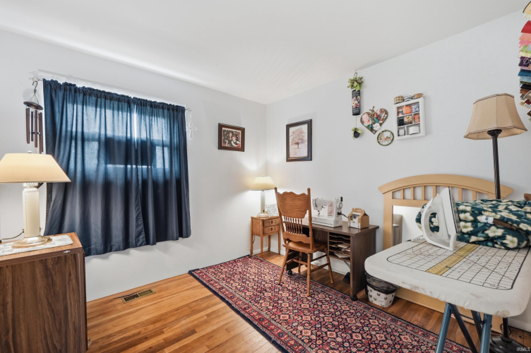 Listing Image 14