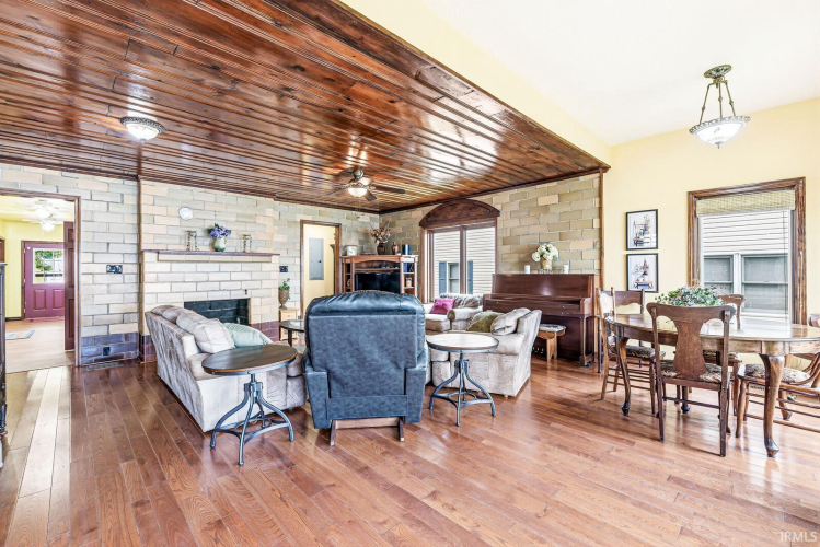 Listing Image 19