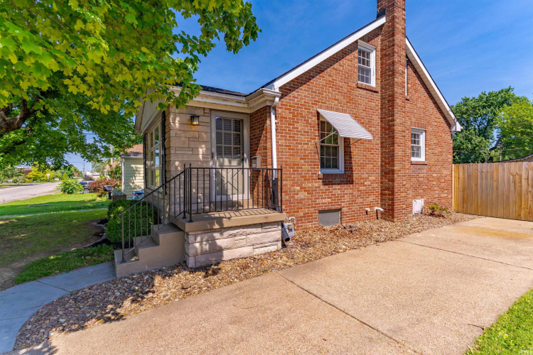 Listing Image 3