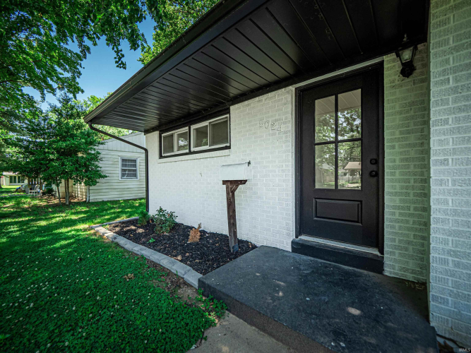 Listing Image 4