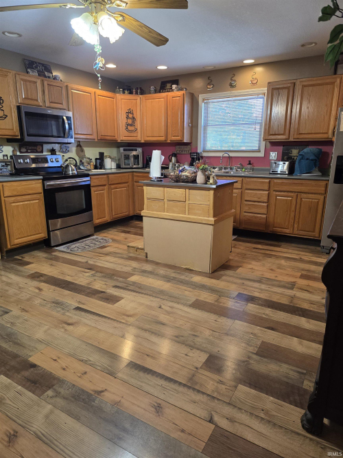 Listing Image 8