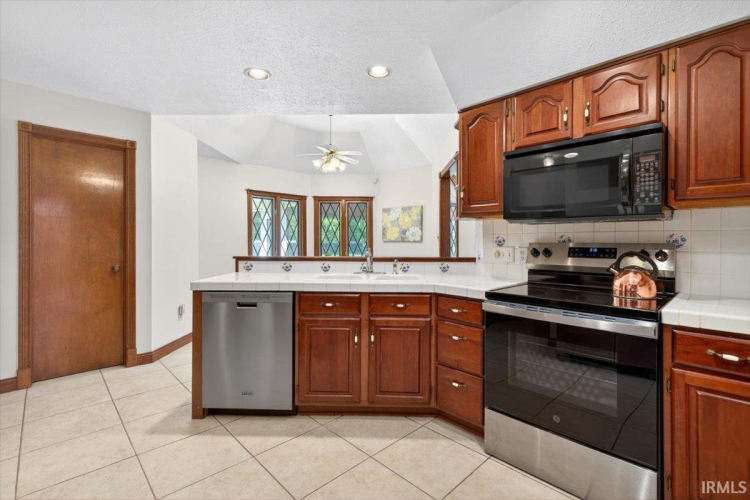 Listing Image 12