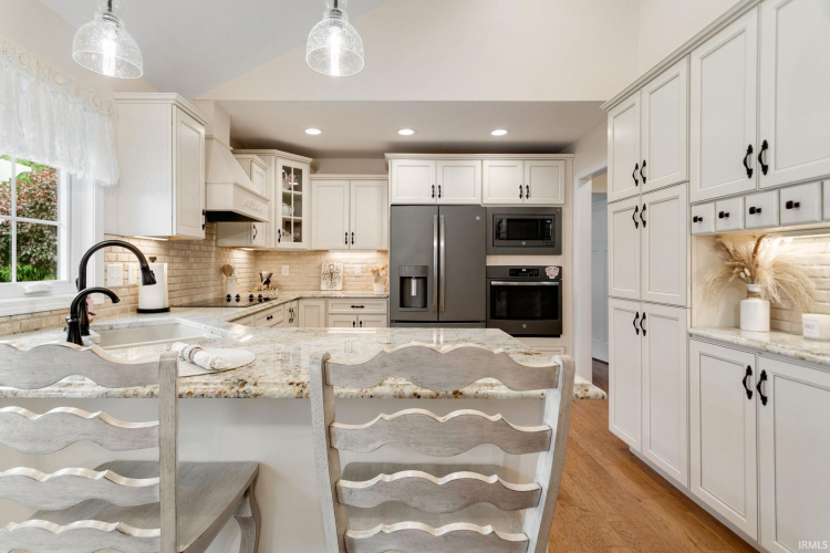 Listing Image 9
