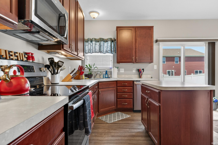 Listing Image 11