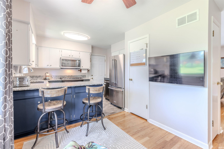 Listing Image 19