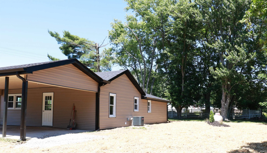 Listing Image 4