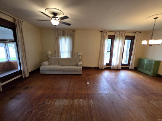 Listing Image 18