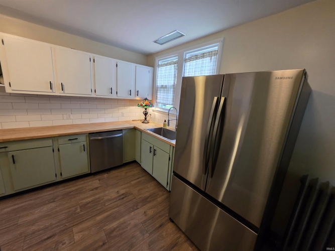 Listing Image 5