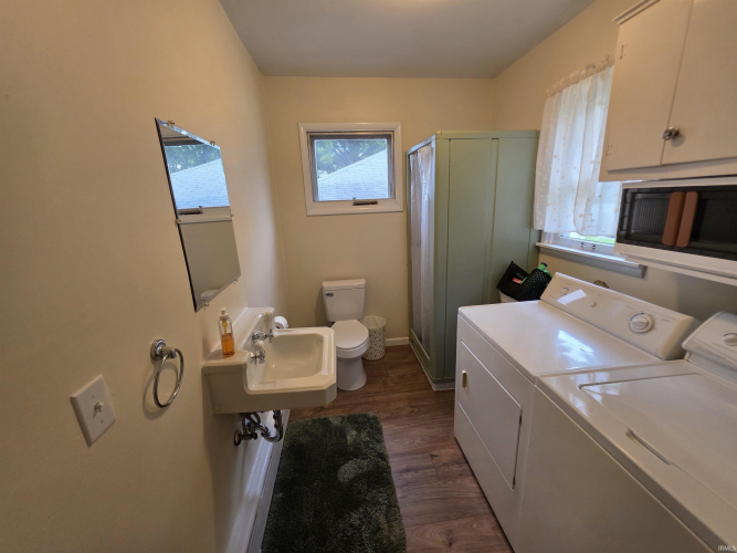 Listing Image 8