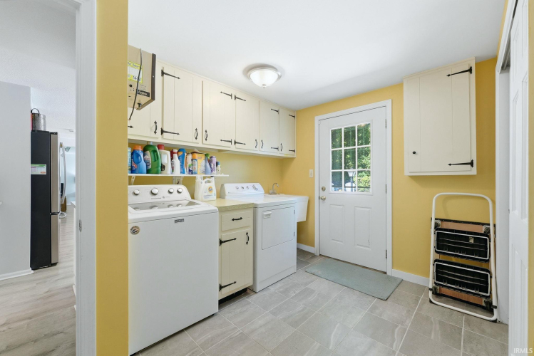 Listing Image 17