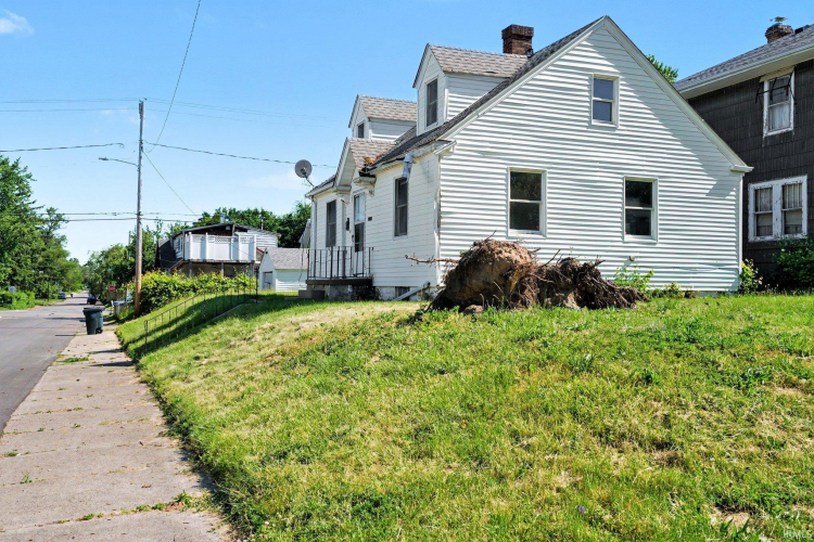 Listing Image 3