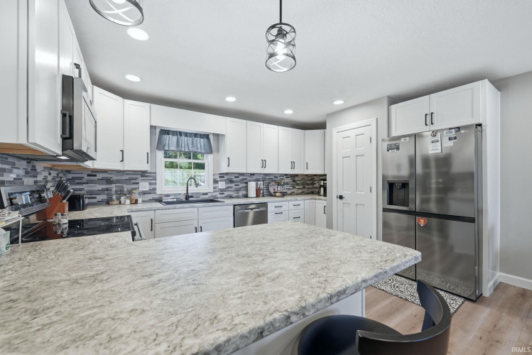 Listing Image 11