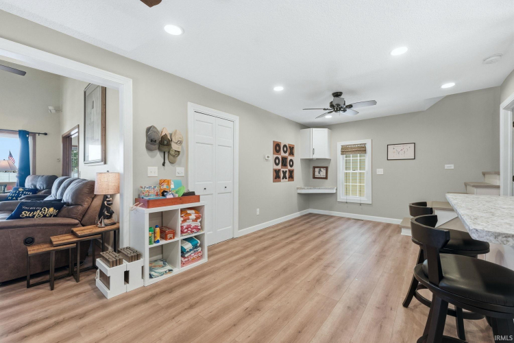 Listing Image 5