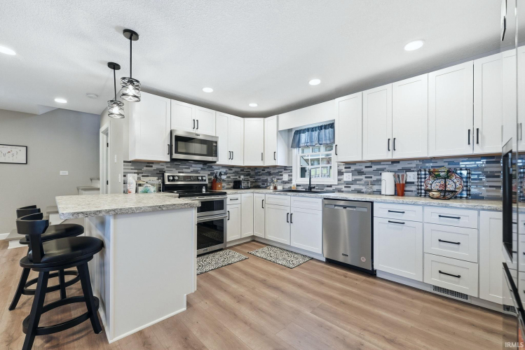 Listing Image 9