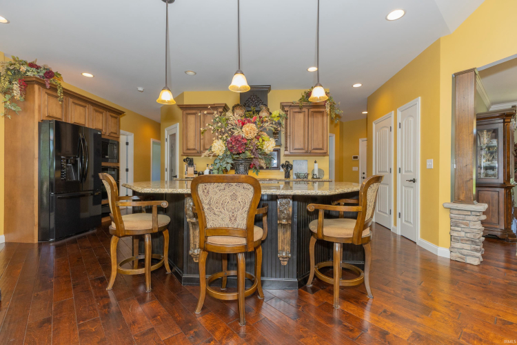 Listing Image 9