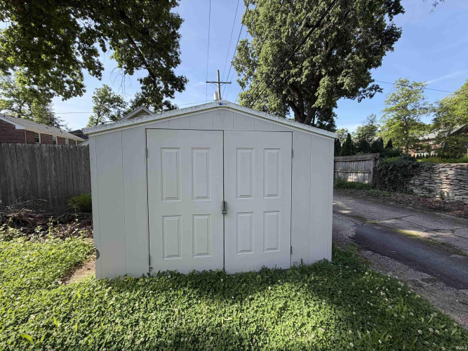 Listing Image 4