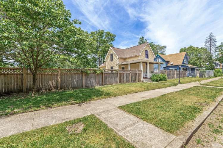 Listing Image 3