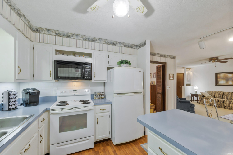 Listing Image 18