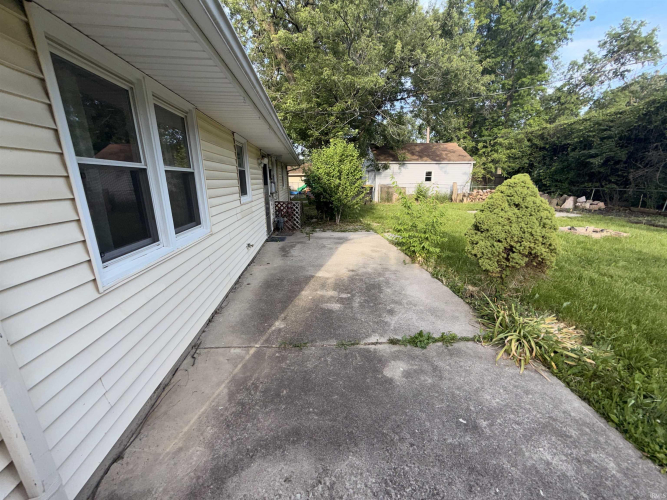 Listing Image 12