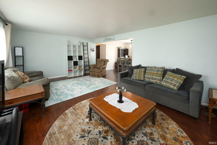 Listing Image 3
