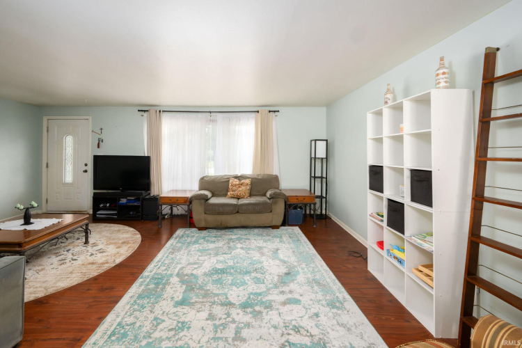 Listing Image 4