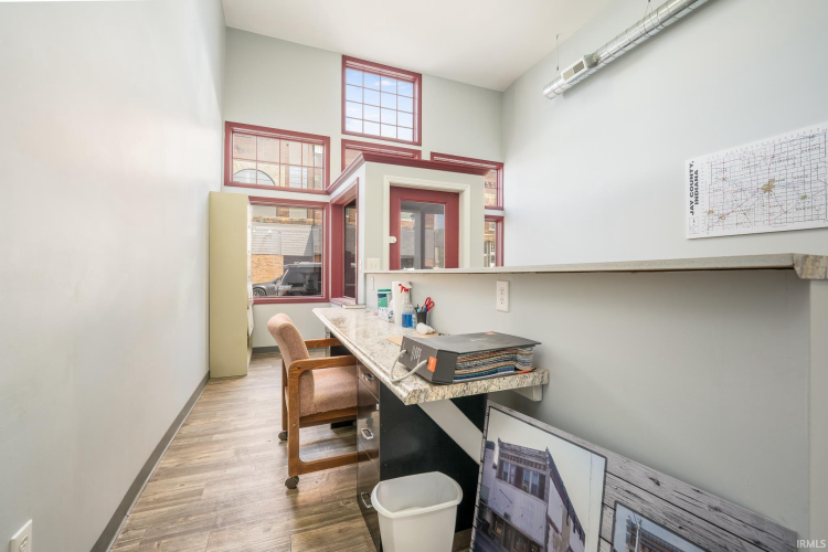 Listing Image 6