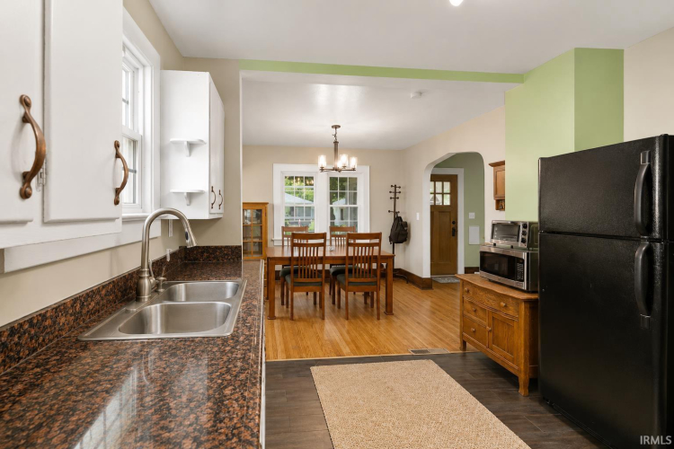 Listing Image 12