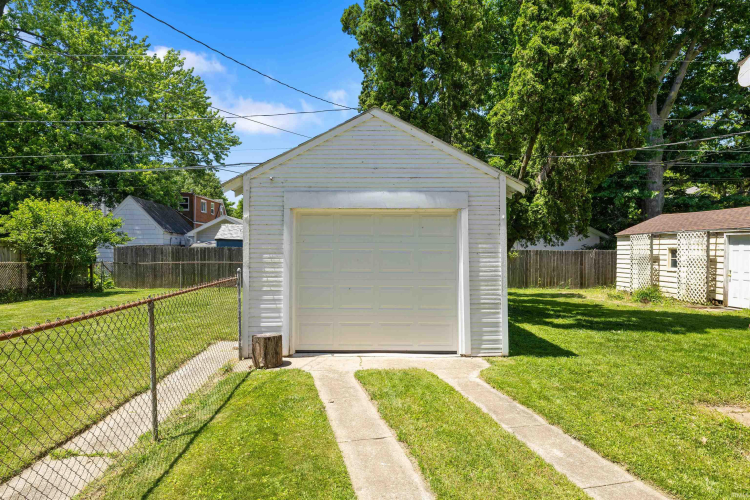 Listing Image 23