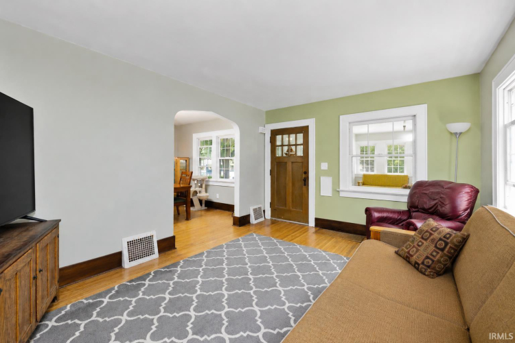 Listing Image 6