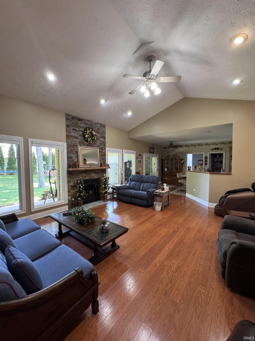 Listing Image 14