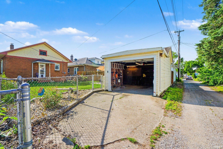Listing Image 24