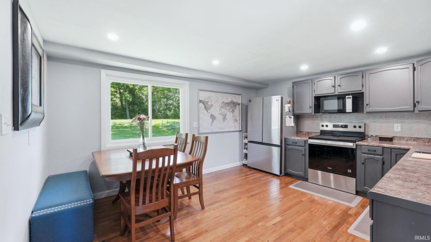 Listing Image 10
