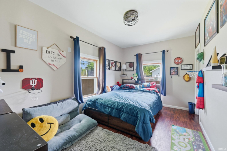 Listing Image 12