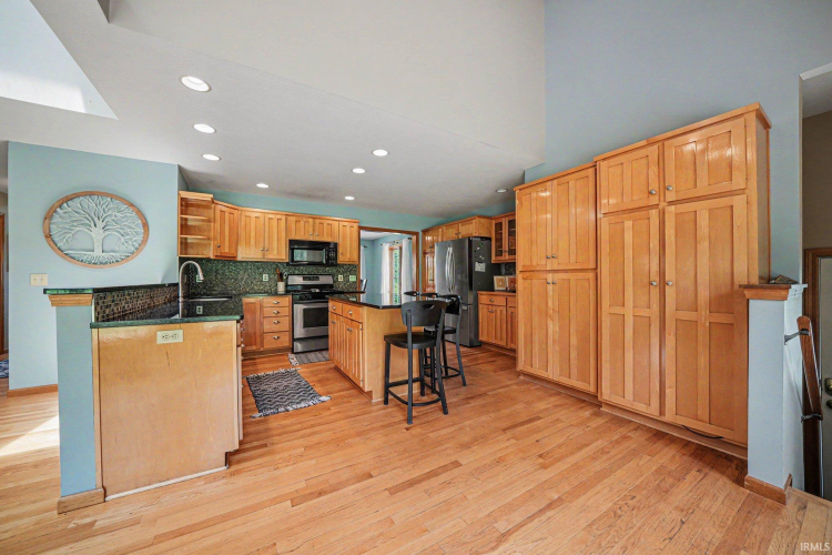 Listing Image 8