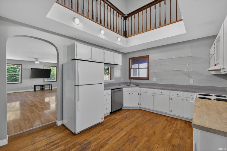 Listing Image 6