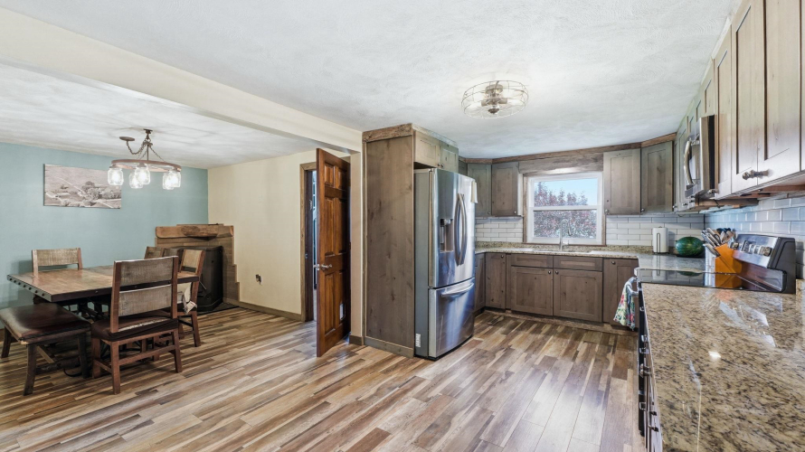 Listing Image 11