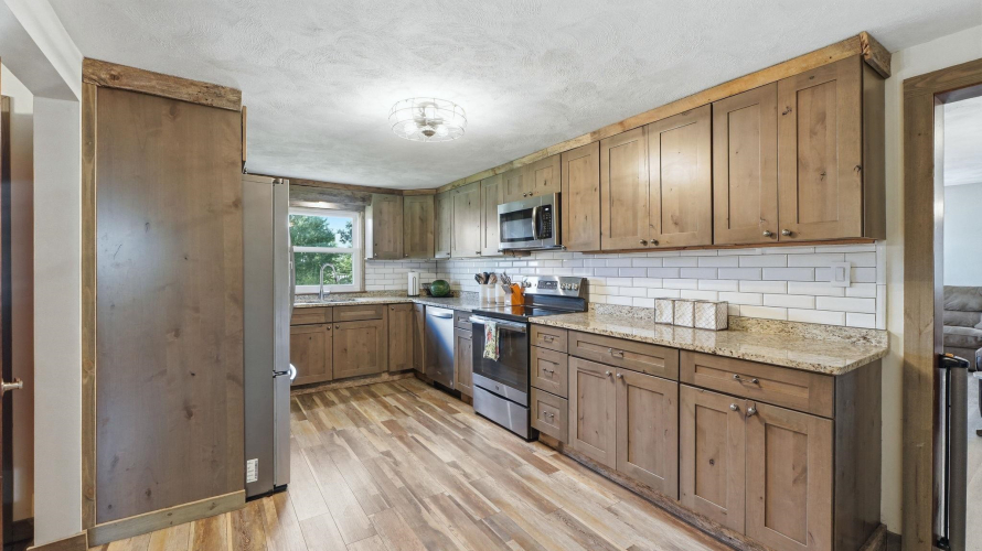 Listing Image 12