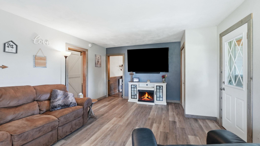 Listing Image 10