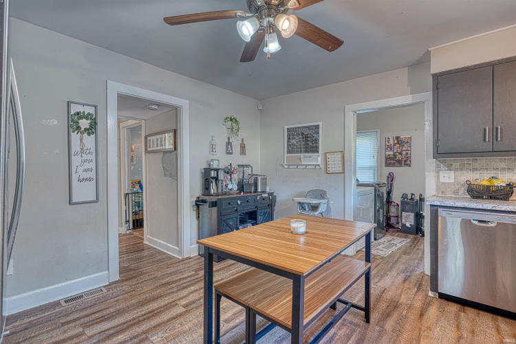 Listing Image 5