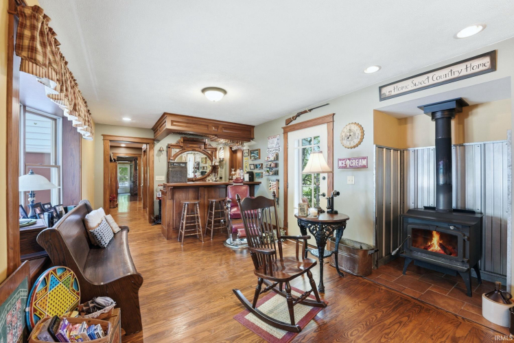 Listing Image 11