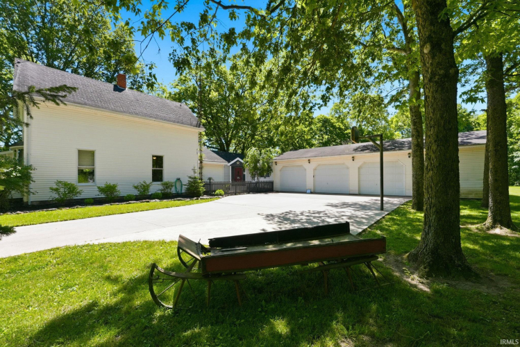 Listing Image 4