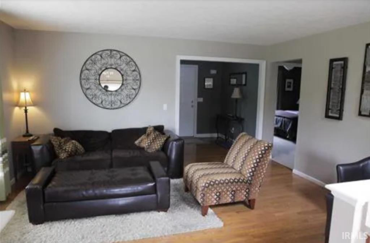Listing Image 4