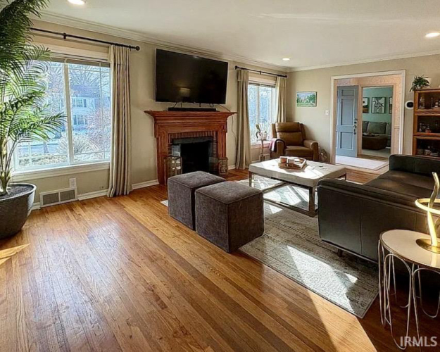 Listing Image 4
