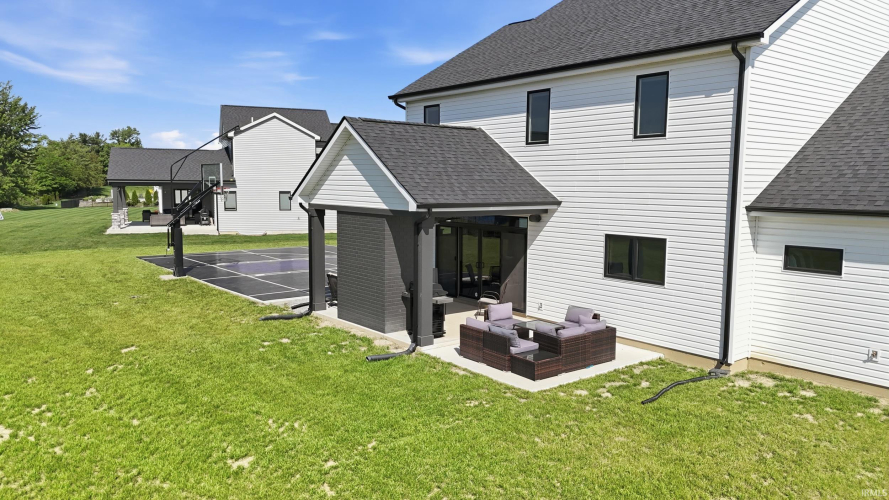 Listing Image 4