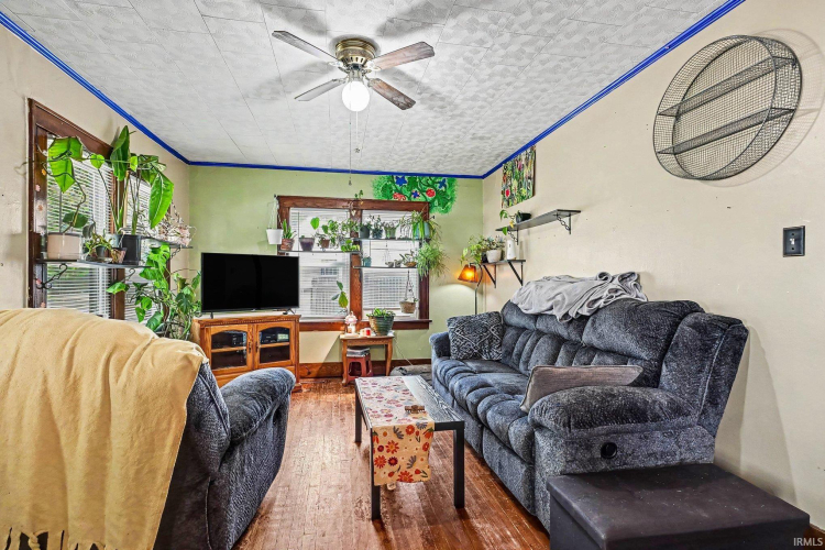 Listing Image 3