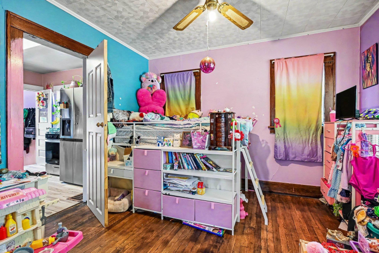 Listing Image 8